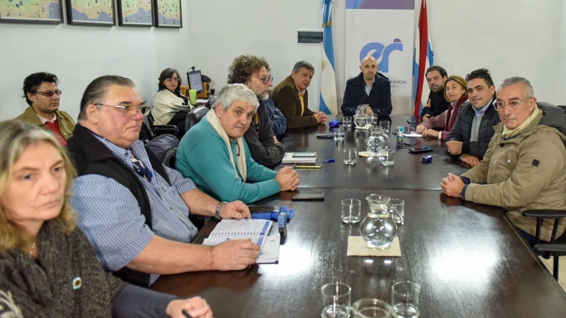 El gobierno rubricó el acuerdo paritario con los gremios docentes