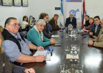 El gobierno rubricó el acuerdo paritario con los gremios docentes