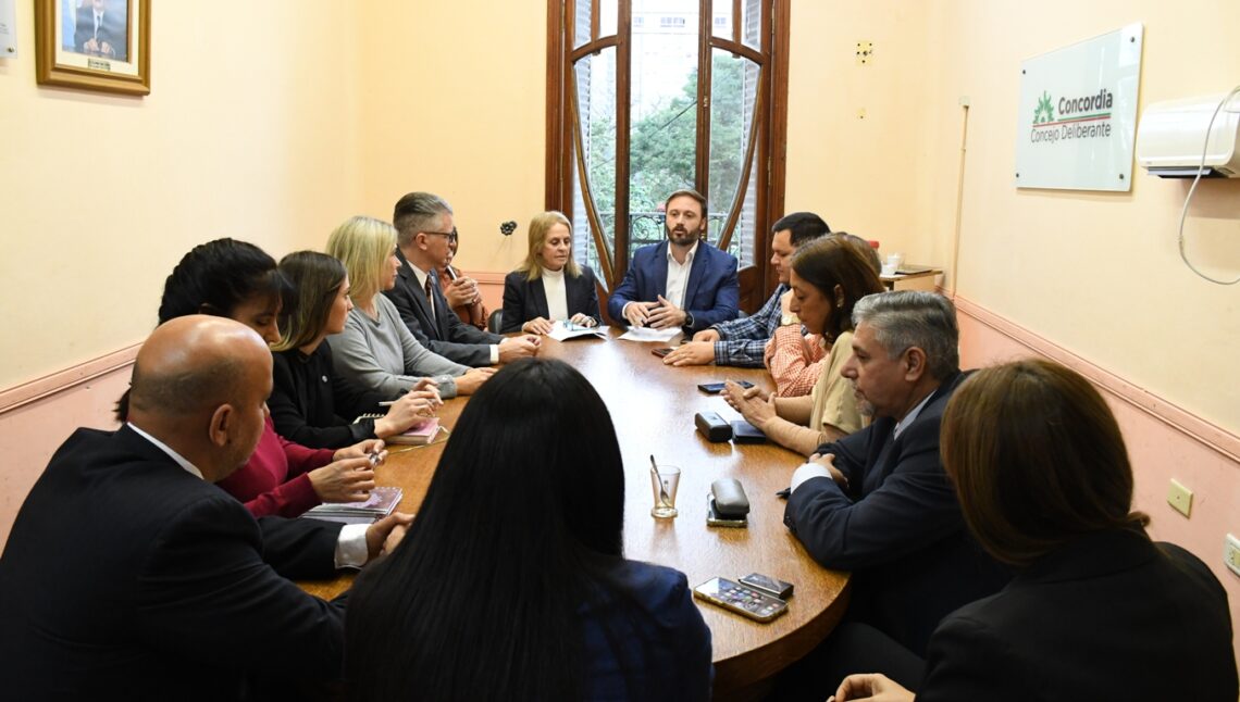 AZCUÉ CONVOCÓ A TODOS LOS CONCEJALES A TRABAJAR EN UNA AGENDA COMÚN POR EL DESARROLLO DE CONCORDIA