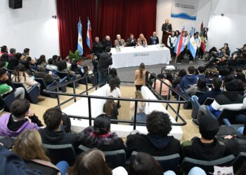 EL INTENDENTE AZCUÉ PARTICIPÓ DE LA APERTURA DE LA FERIA DE LAS CARRERAS