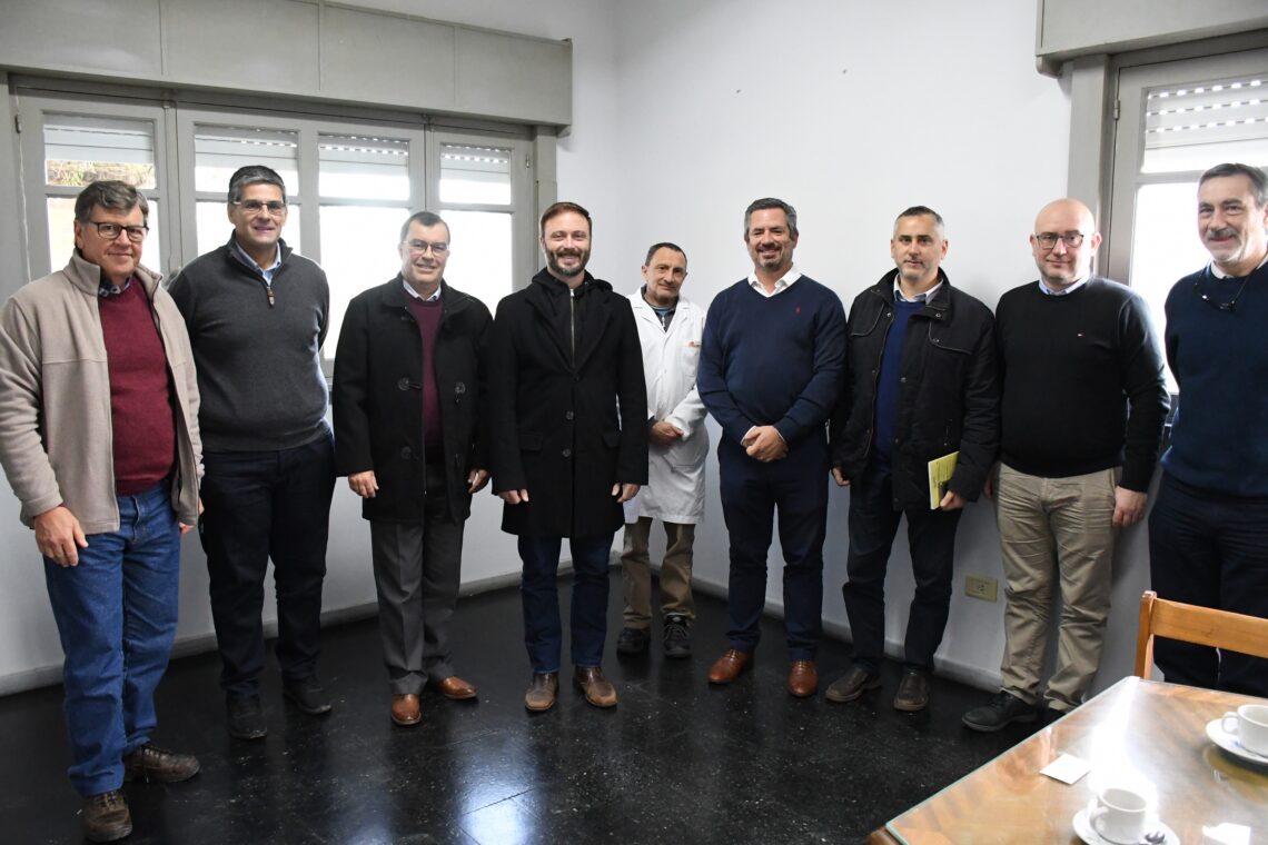 EL INTENDENTE AZCUÉ VISITÓ LA EMPRESA LITORAL CITRUS