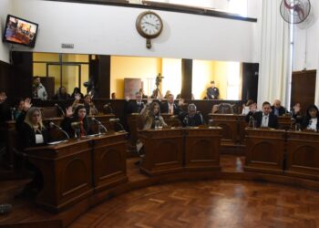 EL INTENDENTE AZCUÉ CONVOCÓ A SESIÓN EXTRAORDINARIA