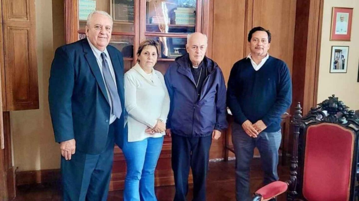 Monseñor Puiggari recibió a la diputada Salinas              