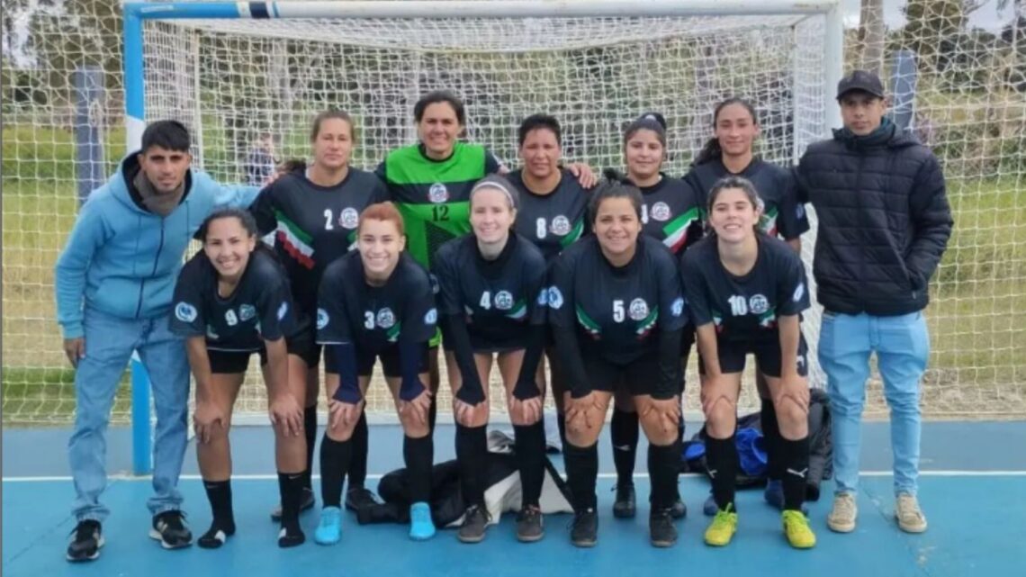 Femenino y masculino completamente el día domingo