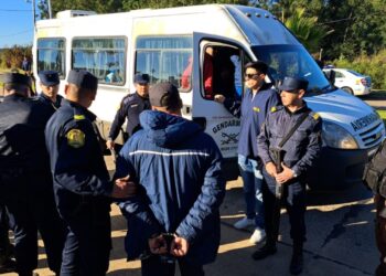 Desde la policía dieron más precisiones sobre la detención de los 12 hinchas de Nacional de Uruguay: uno de ellos tenía pedido de captura