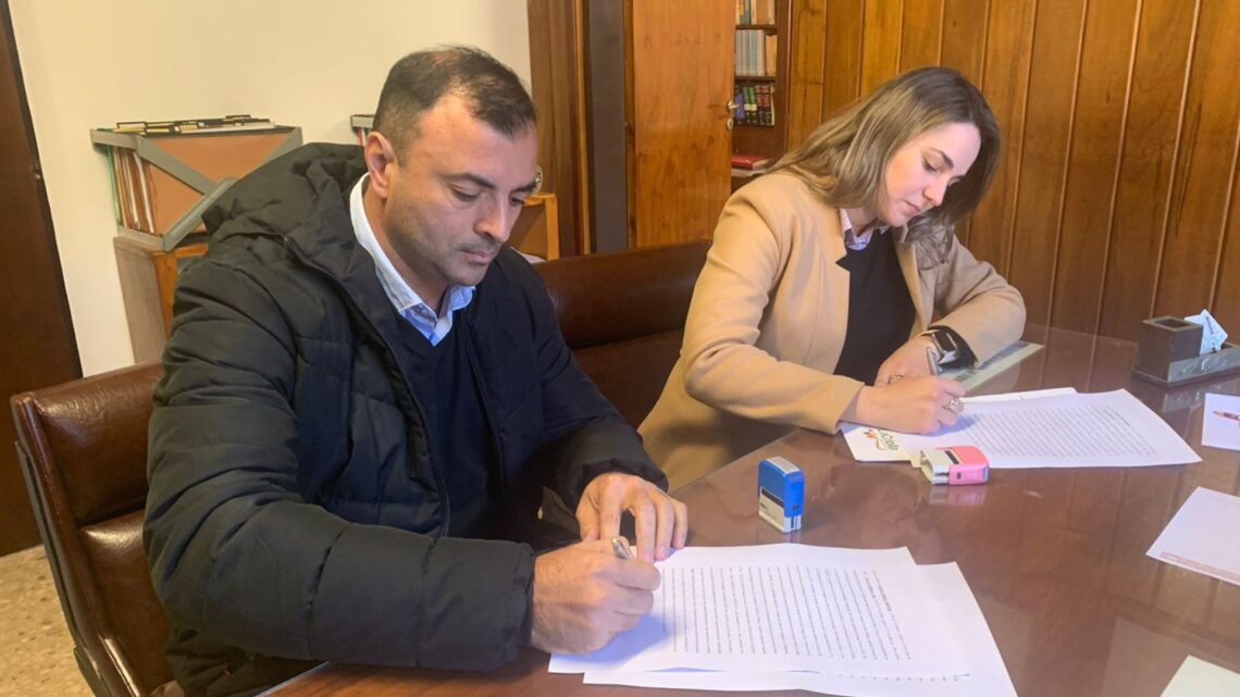 Puerto Yeruá recibió la donación de una compactadora de basura de parte de la municipalidad de La Criolla