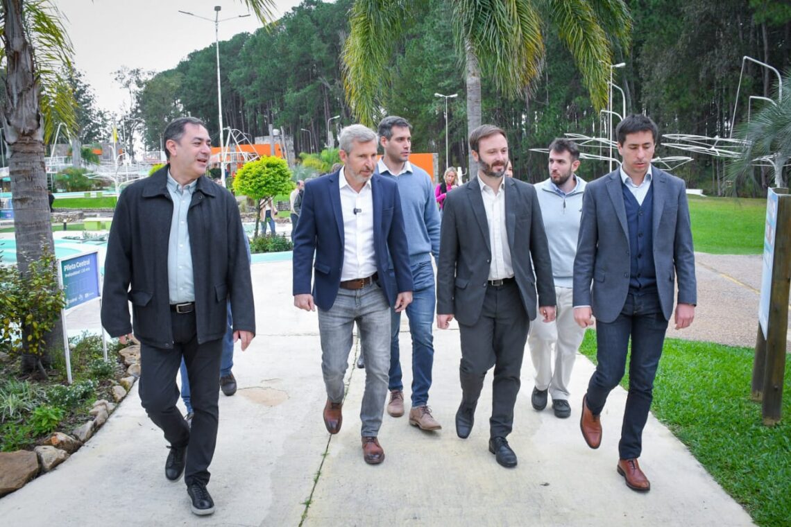 AZCUÉ ACOMPAÑÓ AL GOBERNADOR FRIGERIO EN LA RECORRIDA POR LAS OBRAS DE PUESTA EN VALOR DE LAS TERMAS DEL PERILAGO
