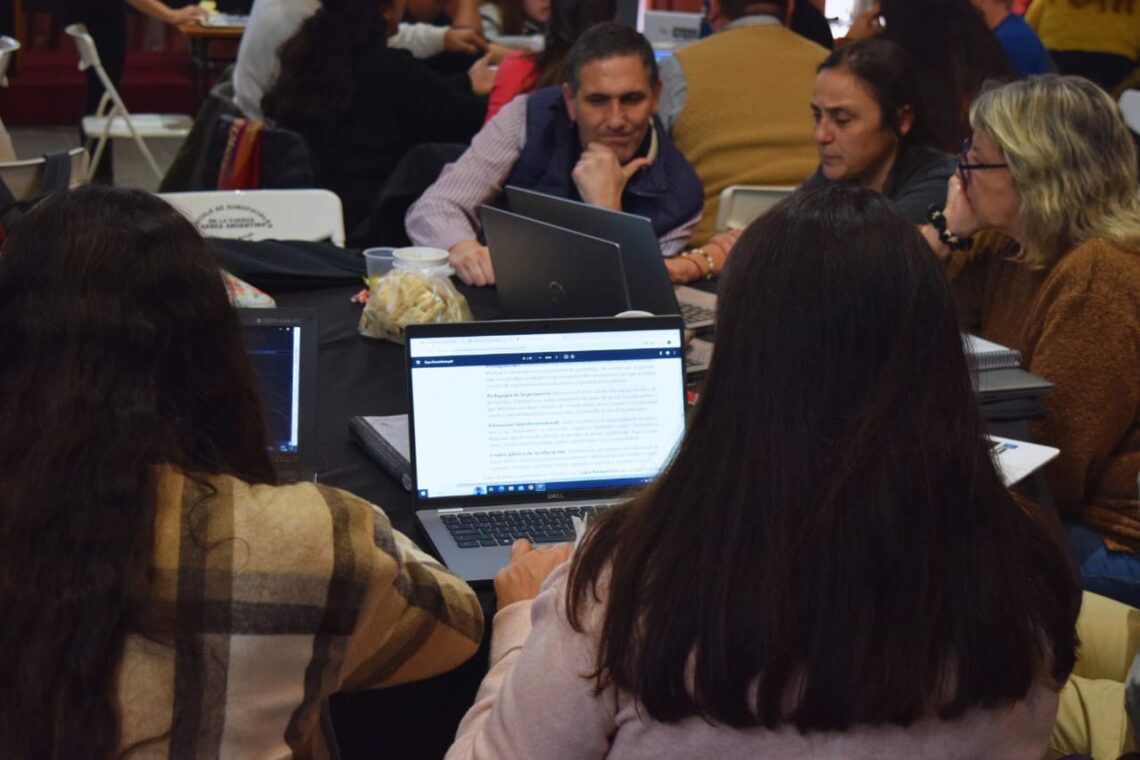 El CGE informa cómo se evalúa el puntaje de las propuestas de formación docente en la provincia