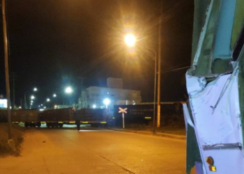 Chocaron un tren de carga y un colectivo con cosecheros: hay 16 heridos en Concordia