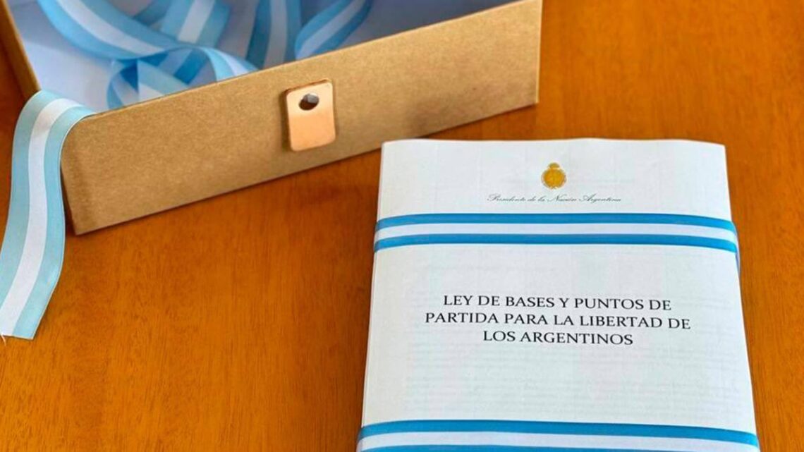 Se promulgó la ley Bases y el Paquete Fiscal