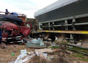 Uno de los ingresos a Concordia se encuentra cortado luego de que una formación ferroviaria chocara contra un camión