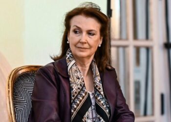 Los diplomáticos amagan con una rebelión porque tendrán que tributar ganancias por el plus que cobran para vivir en el extranjero