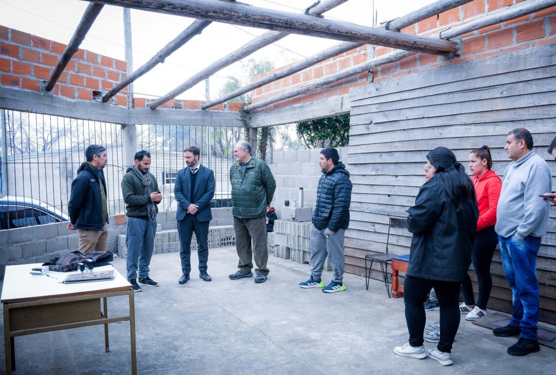 AZCUÉ DESTACÓ EL COMPROMISO DE LOS CIUDADANOS QUE TRABAJAN POR EL DESARROLLO DE LOS BARRIOS