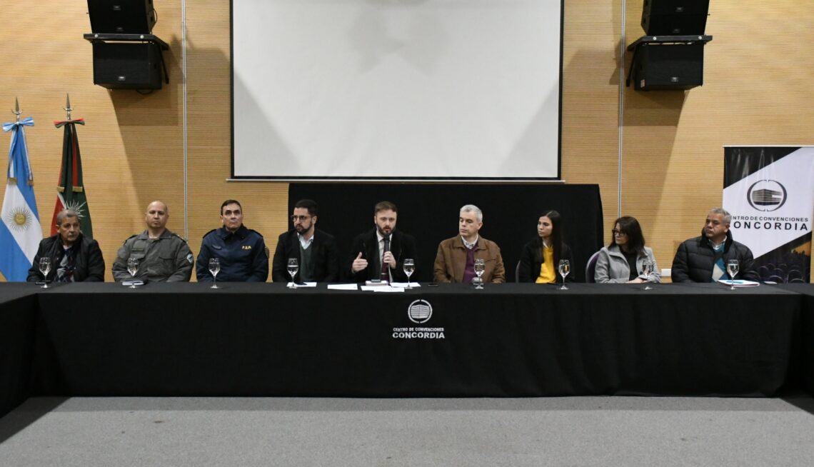 PACTO DE JULIO: EL INTENDENTE AZCUÉ SE REUNIÓ CON INSTITUCIONES INTERMEDIAS DE LA CIUDAD