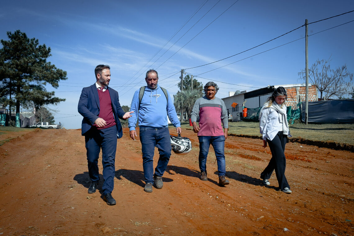 EL INTENDENTE AZCUÉ RECORRIÓ LOS TRABAJOS COMPRENDIDOS EN EL PROGRAMA DE ARREGLO DE CALLES Y BACHEO