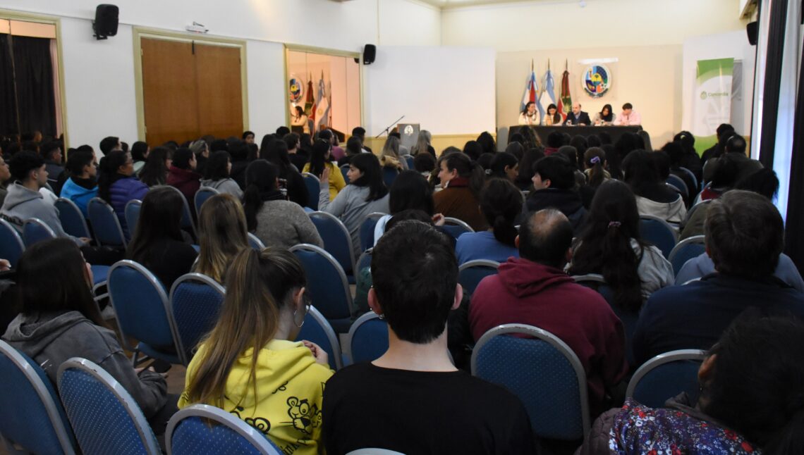 LA MUNICIPALIDAD Y ECU FIRMARON EL CONVENIO PARA EL USO DE LOS GALPONES