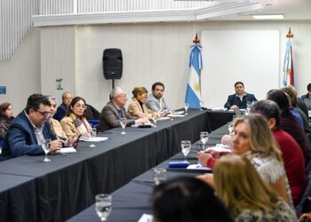 La provincia ofertó un cinco por ciento de aumento para julio y una suma fija de 120.000 pesos