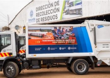 Residuos en la calle: Azcué debió ir al Corralón Municipal por un paro de los recolectores