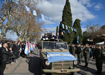Frigerio presidió el acto por el Día de la Independencia en Gualeguaychú