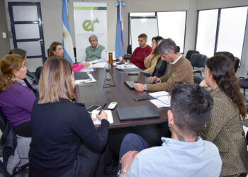 Autoridades de Salud recibieron a integrantes de la Fundación Crisálida