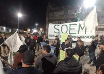 El gremio SOEM se manifestó con más de 15 trabajadores municipales por un desacuerdo con el aumento