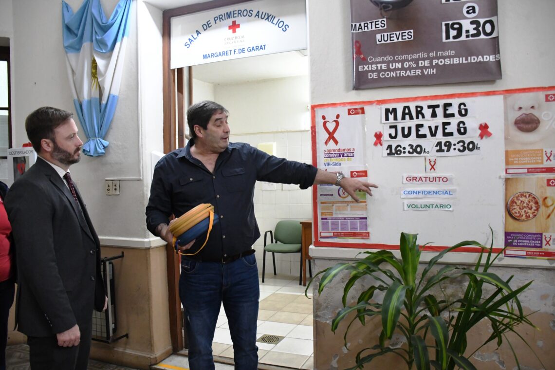 EL INTENDENTE AZCUÉ VISITÓ LA FILIAL CONCORDIA DE LA CRUZ ROJA ARGENTINA