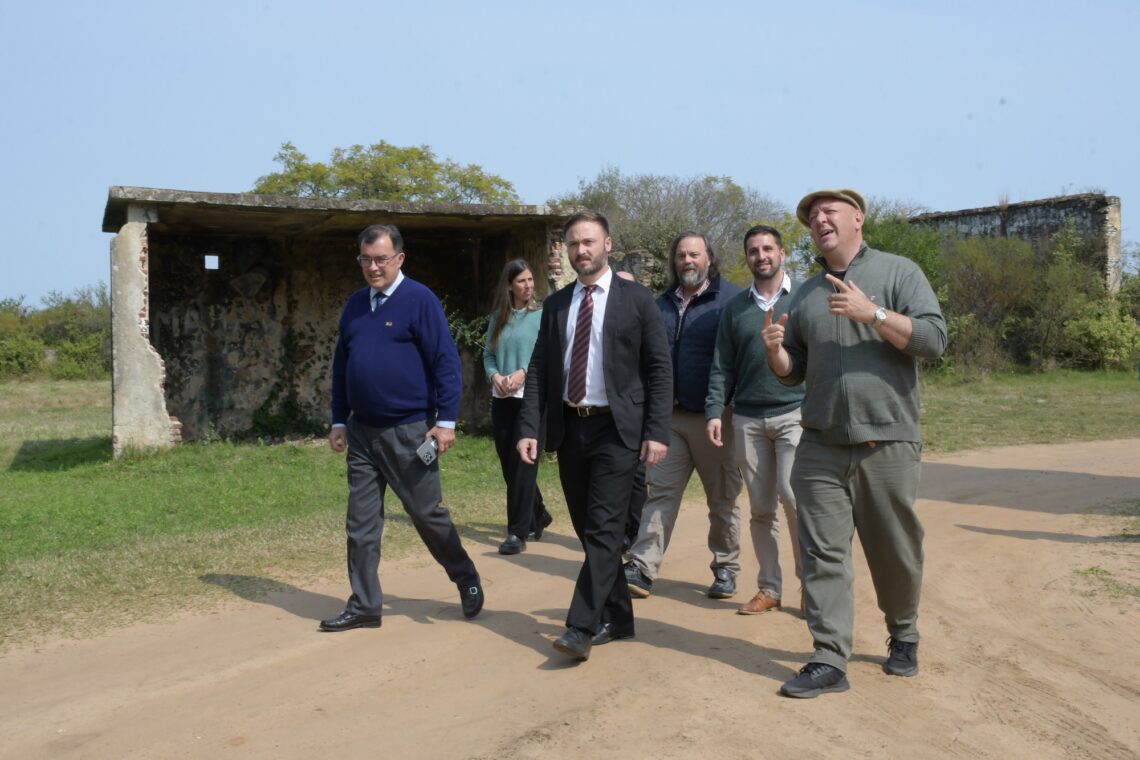AZCUÉ RECORRIÓ EL NARANJAL DE PEREDA Y ADELANTÓ CÓMO SERÁ SU PUESTA EN VALOR