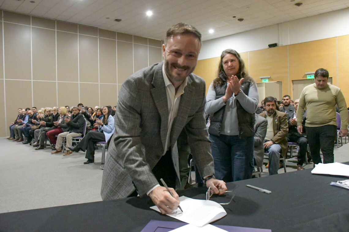 CON LA PARTICIPACIÓN DE UN CENTENAR DE INSTITUCIONES, SE FIRMÓ EL PACTO DE JULIO