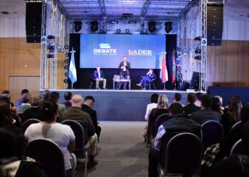 EL INTENDENTE AZCUÉ PARTICIPÓ DEL SEGUNDO ENCUENTRO DEL CICLO DE DEBATE SOBRE LA REFORMA POLÍTICA ELECTORAL EN ENTRE RÍOS