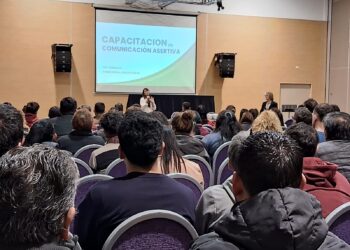 Capacitación en Comunicación Asertiva Reúne a Más de 250 Empleados Municipales en Concordia