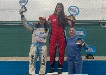 PELEÁNDOLA CONTRA EL TIEMPO AMENAZADOR, LA FECHA DOBLE TUVO SUS CONDIMENTOS ESPECIALES Y CON NUEVOS GANADORES.