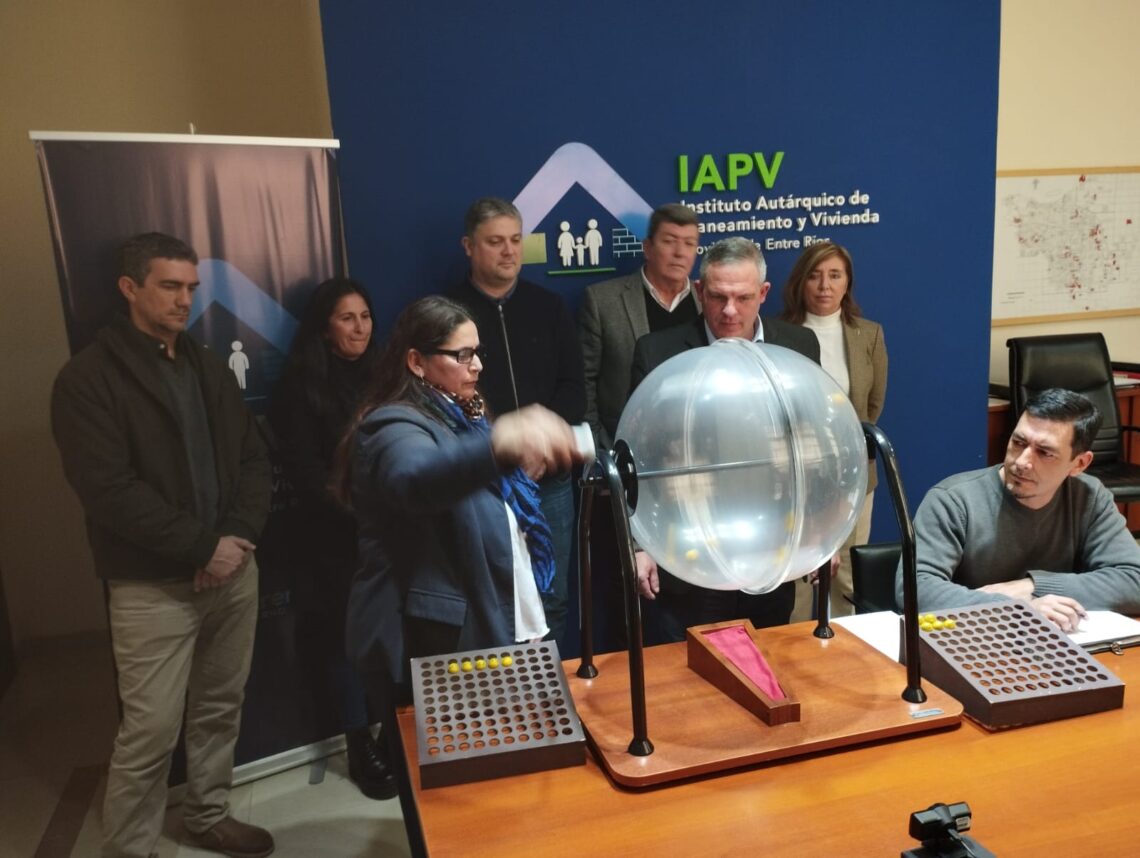 Sortearon 10 viviendas para Estancia Grande