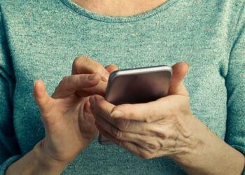 TALLER “DESCUBRIENDO TU CELULAR PARA LA TERCERA EDAD”