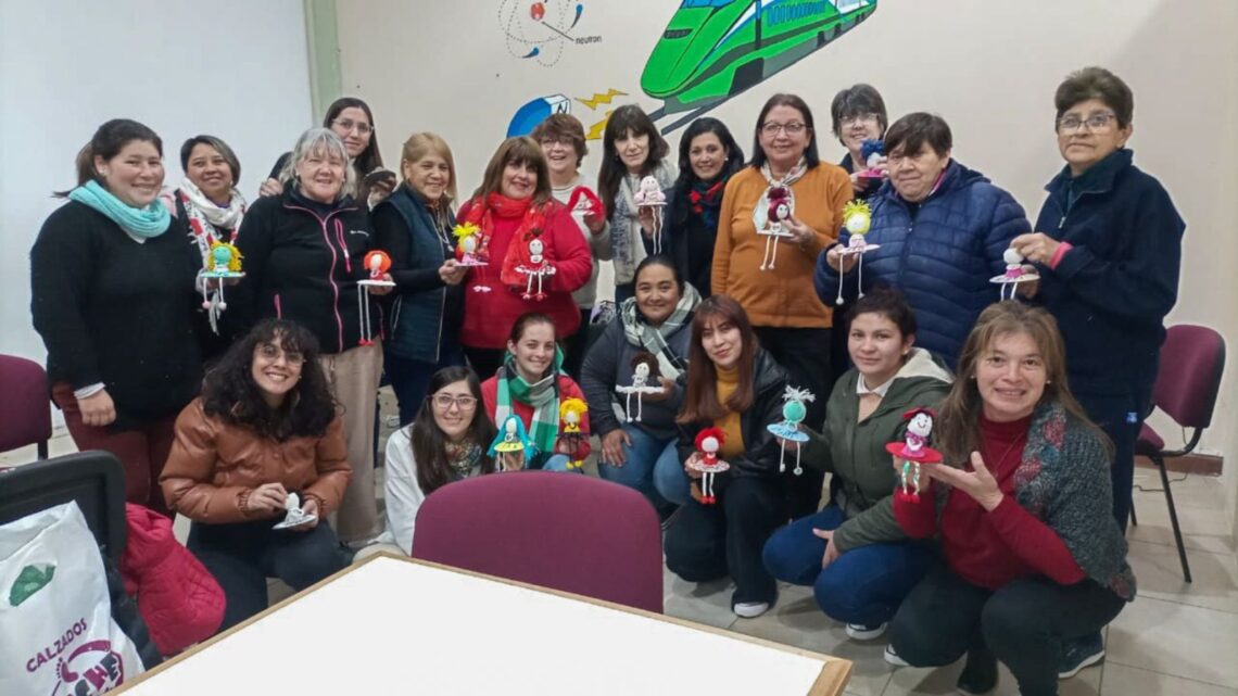 SE REALIZÓ UN NUEVO TALLER DE MUÑECAS ARTESANALES