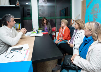 El Intendente Bravo recibió a integrantes de “Enseñarás a Volar”