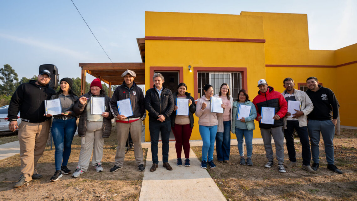 El Intendente Bravo presidió el acto de entrega de viviendas del RENABAP