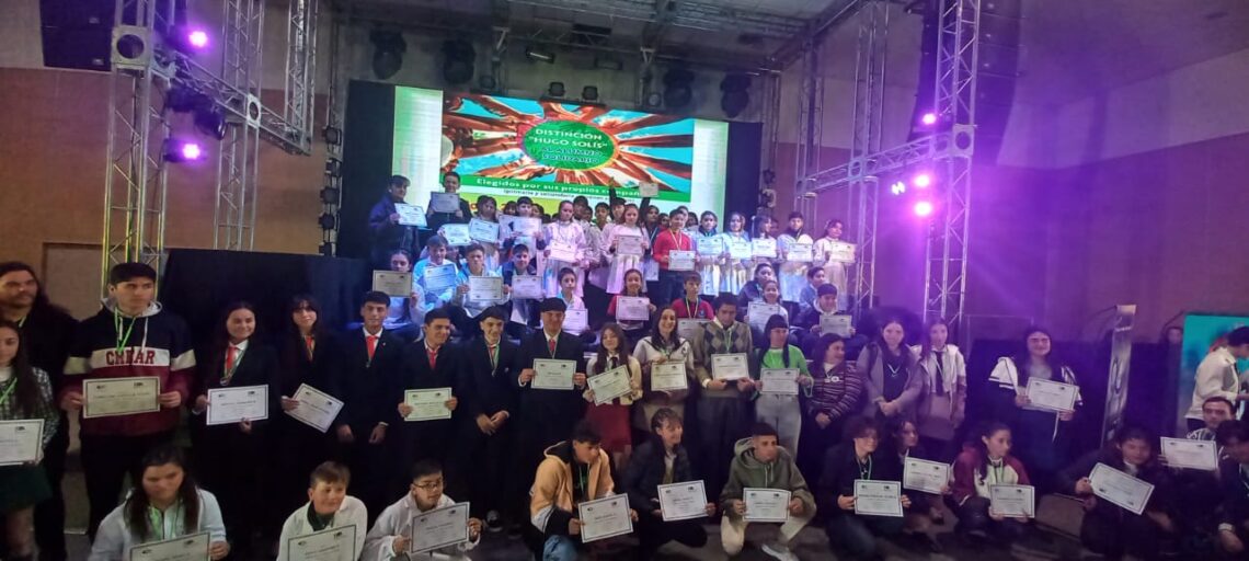 LA COOPERATIVA ELECTRICA ENTREGÓ LA DISTINCIÓN “ALUMNO SOLIDARIO”