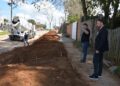 AZCUÉ DIALOGÓ CON LOS VECINOS DEL BARRIO SAN FRANCISCO DURANTE UNA RECORRIDA POR LAS OBRAS EN EJECUCIÓN