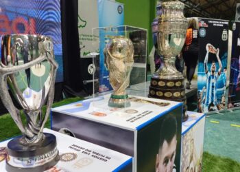 “ETERNOS LAURELES”: LAS COPAS GANADAS POR LA “SCALONETA” LLEGAN A CONCORDIA