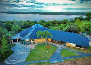 “PINTURAS Y CANCIONES PARA EL RÍO URUGUAY”: EL RECONOCIDO PINTOR MARTÍN ROJAS PRESENTA SUS OBRAS EN HOSTAL DEL RÍO