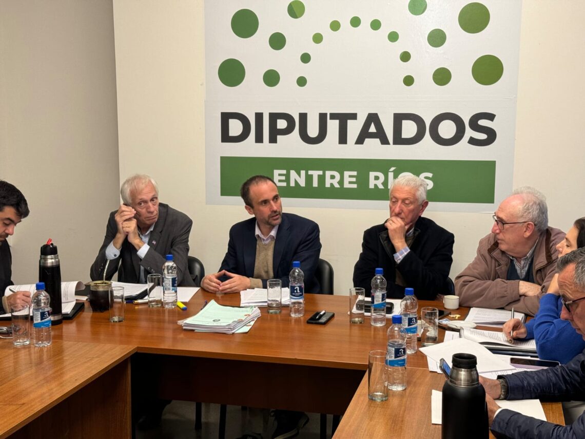 Rossi: “Impulsamos una ley de fitosanitarios para producir más con menos impacto ambiental”