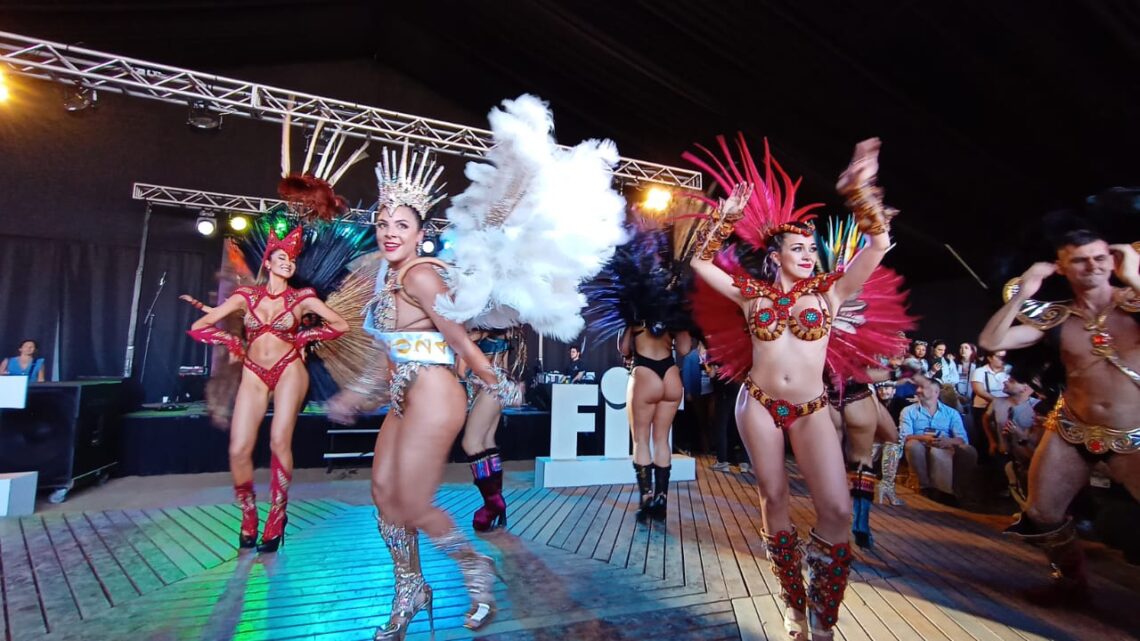 El Carnaval del País llenó de ritmo la Feria Internacional de Turismo