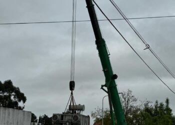 CON UNA RÁPIDA ACCIÓN DE LA COOPERATIVA SE SUSTITUYÓ UN TRANSFORMADOR DAÑADO POR UN RAYO