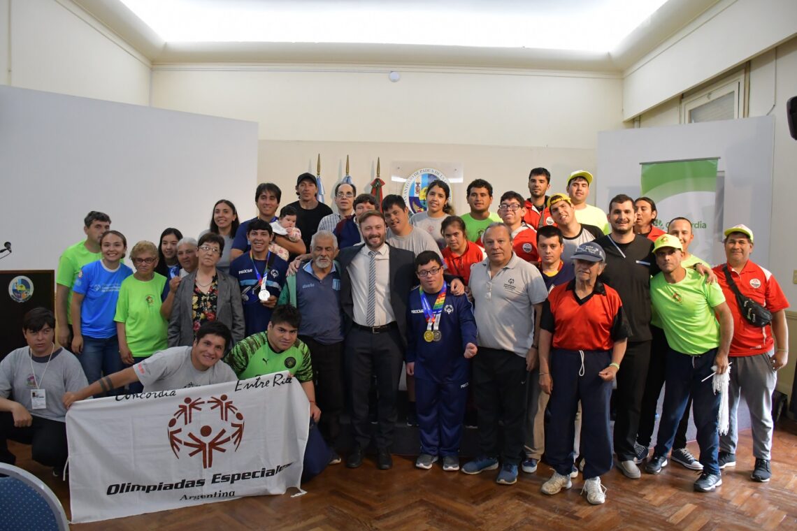 AZCUÉ RECIBIÓ A LOS DEPORTISTAS LOCALES QUE PARTICIPARON EN LAS OLIMPIADAS ESPECIALES DE PARAGUAY