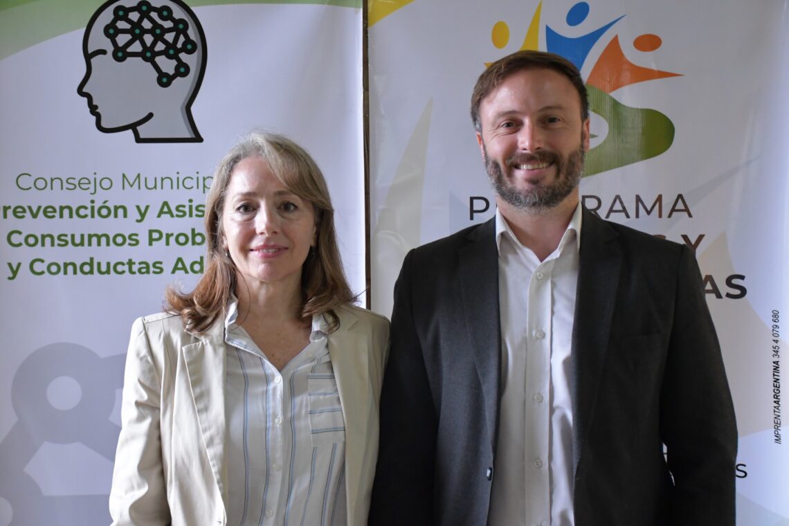 EL INTENDENTE AZCUÉ PUSO EN FUNCIONES A LA NUEVA TITULAR DEL ÁREA DE FORTALECIMIENTO SOCIAL