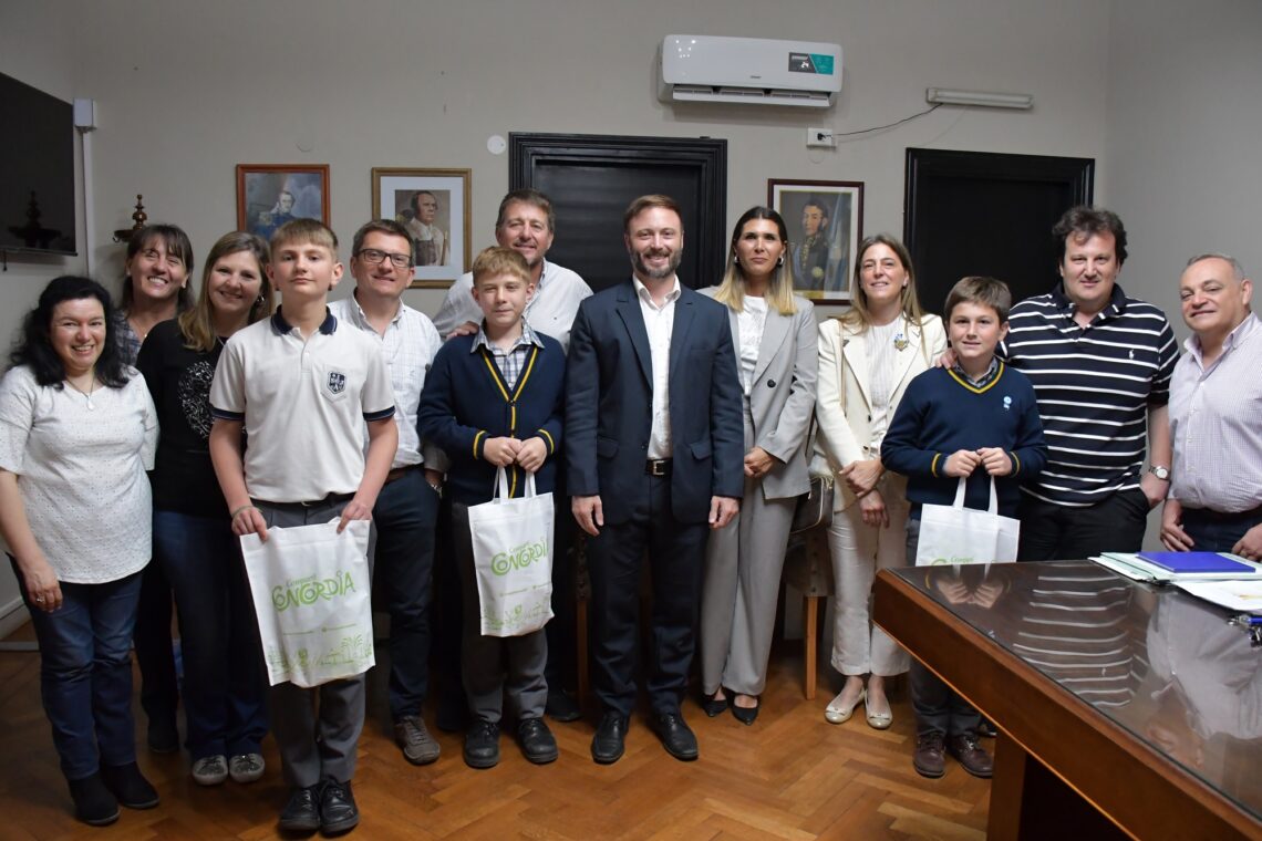 AZCUÉ RECIBIÓ A LOS ALUMNOS CONCORDIENSES QUE COMPETIRÁN EN LAS OLIMPIADAS NACIONALES DE MATEMÁTICAS