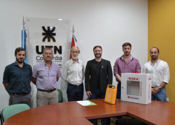 PRESUPUESTO PARTICIPATIVO: LA MUNICIPALIDAD HIZO ENTREGA DE UN DESFIBRILADOR EXTERNO AUTOMÁTICO A LA UTN CONCORDIA