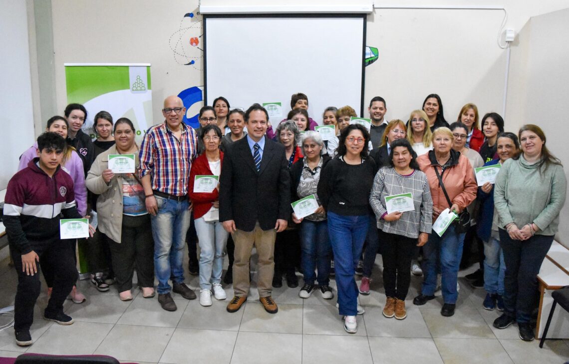 EMPRENDEDORES Y PRODUCTORES DE LA ECONOMÍA SOCIAL REALIZARON UN CURSO SOBRE MARKETING