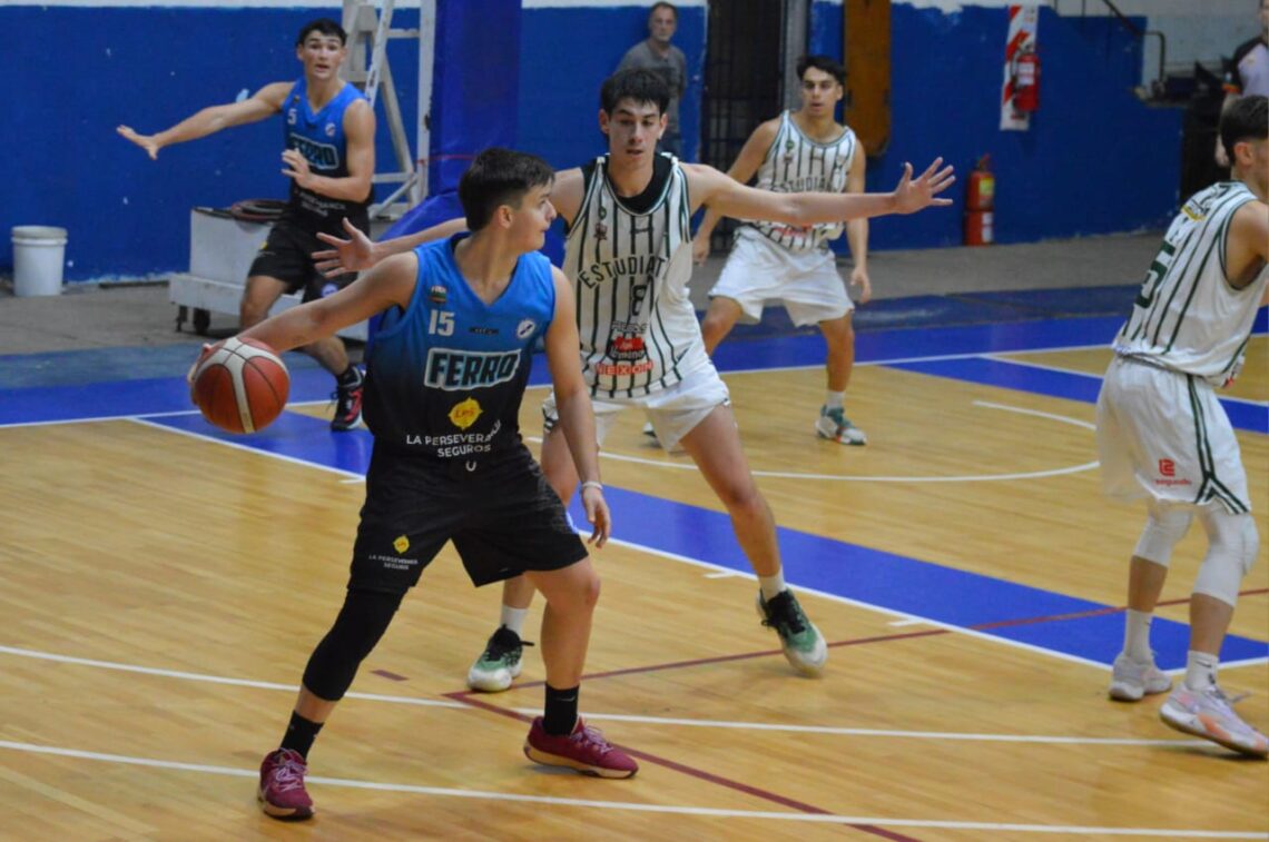 Ferro ganó y estiró la serie