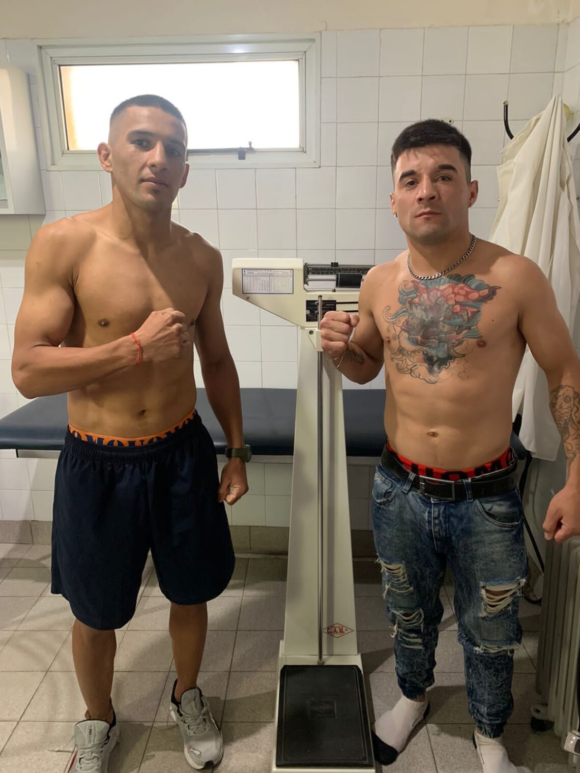 NOCHE DE BOXEO EN EL CLUB ESTUDIANTES